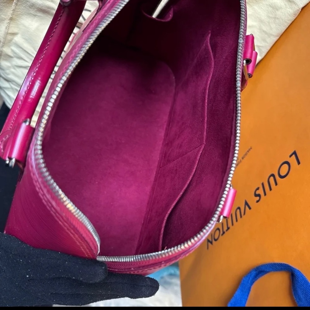 Authentic LV Alma Epi Leather Handbag MM - Picture 10 of 13